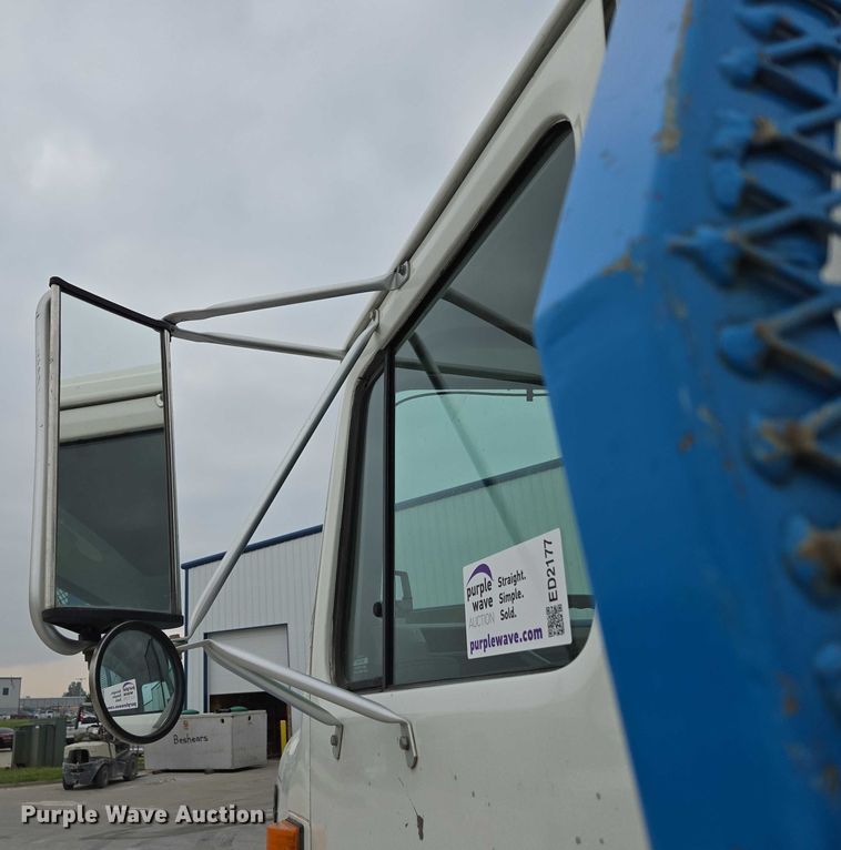 image for item ED2177 2000 International 4700 flatbed truck