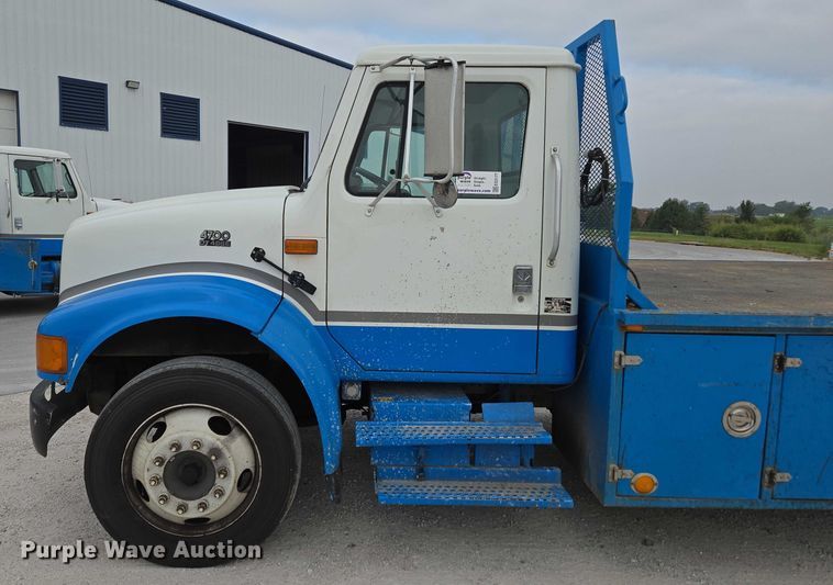 image for item ED2177 2000 International 4700 flatbed truck