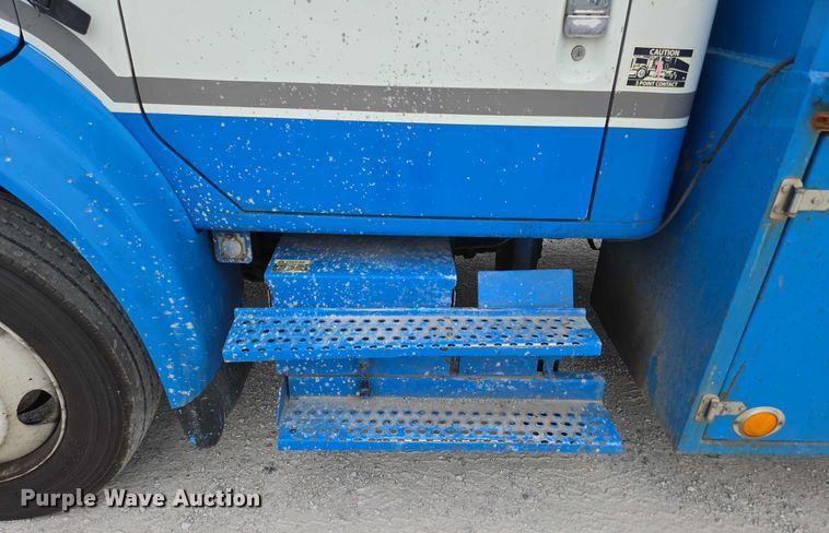 image for item ED2177 2000 International 4700 flatbed truck