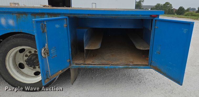 image for item ED2177 2000 International 4700 flatbed truck