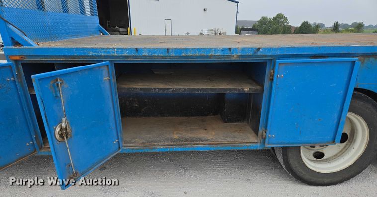 image for item ED2177 2000 International 4700 flatbed truck