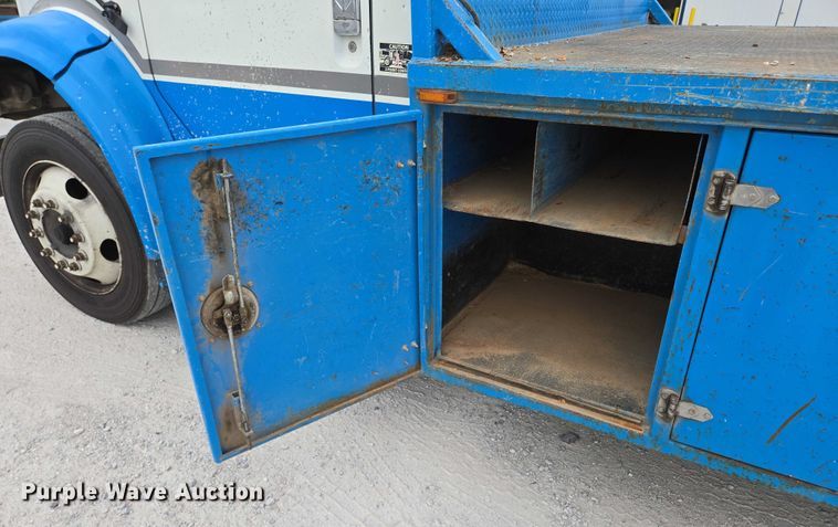 image for item ED2177 2000 International 4700 flatbed truck