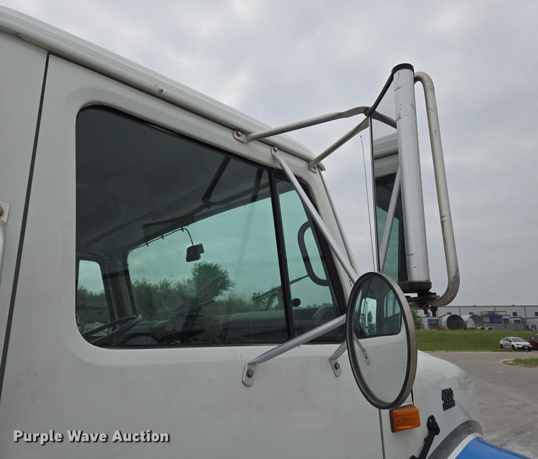 image for item ED2177 2000 International 4700 flatbed truck