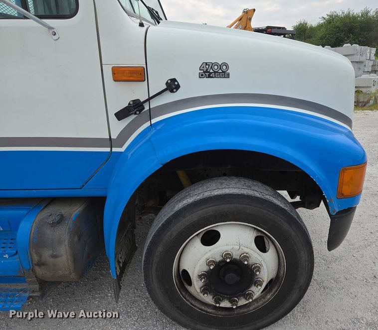 image for item ED2177 2000 International 4700 flatbed truck