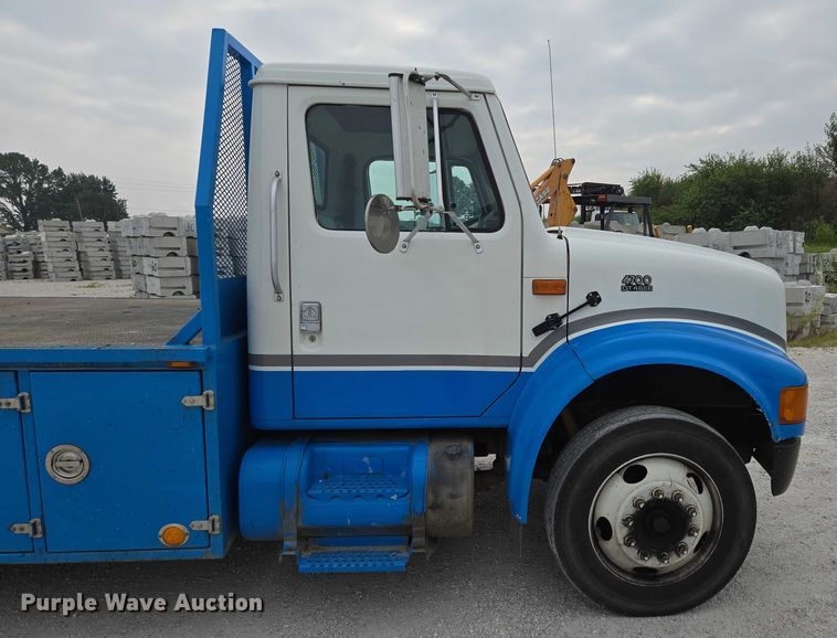 image for item ED2177 2000 International 4700 flatbed truck