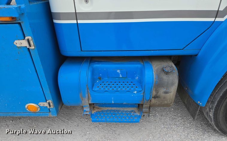 image for item ED2177 2000 International 4700 flatbed truck