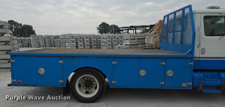 image for item ED2177 2000 International 4700 flatbed truck