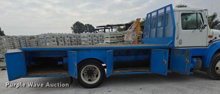 image for item ED2177 2000 International 4700 flatbed truck