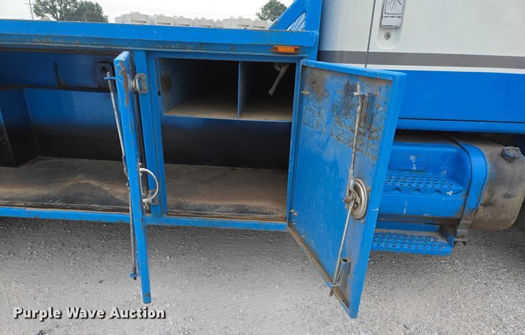 image for item ED2177 2000 International 4700 flatbed truck