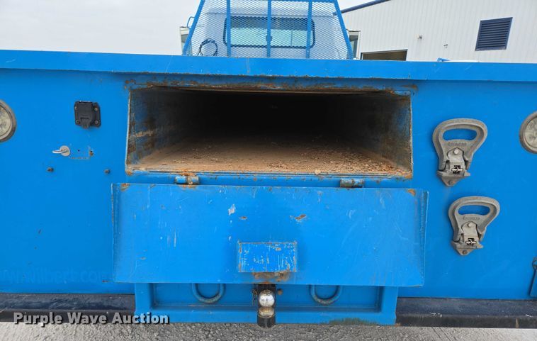 image for item ED2177 2000 International 4700 flatbed truck