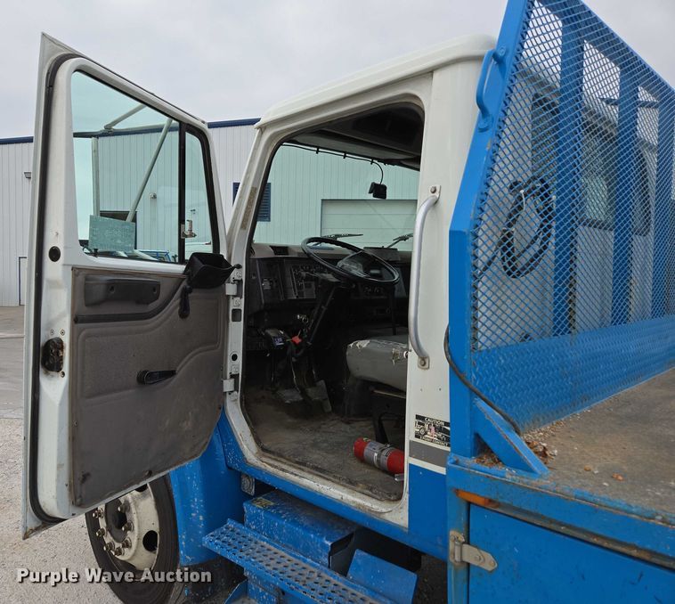 image for item ED2177 2000 International 4700 flatbed truck