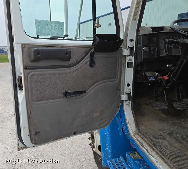 image for item ED2177 2000 International 4700 flatbed truck