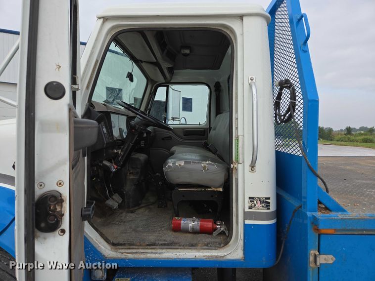 image for item ED2177 2000 International 4700 flatbed truck