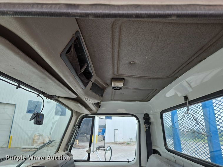 image for item ED2177 2000 International 4700 flatbed truck