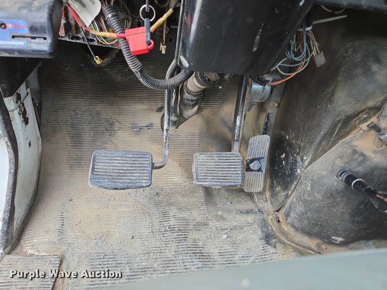 image for item ED2177 2000 International 4700 flatbed truck