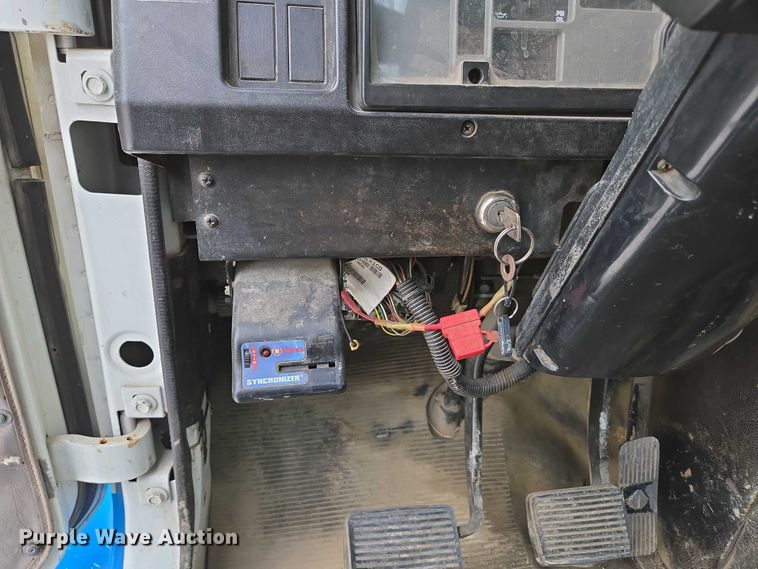 image for item ED2177 2000 International 4700 flatbed truck