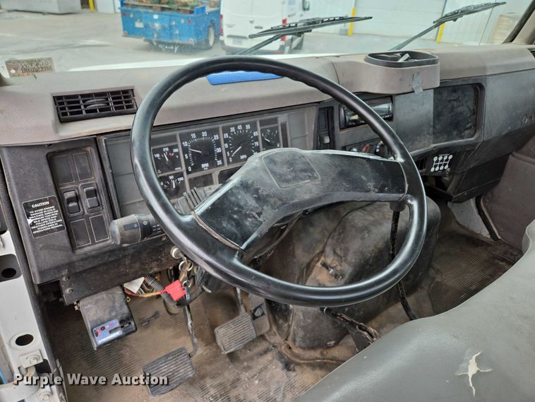 image for item ED2177 2000 International 4700 flatbed truck