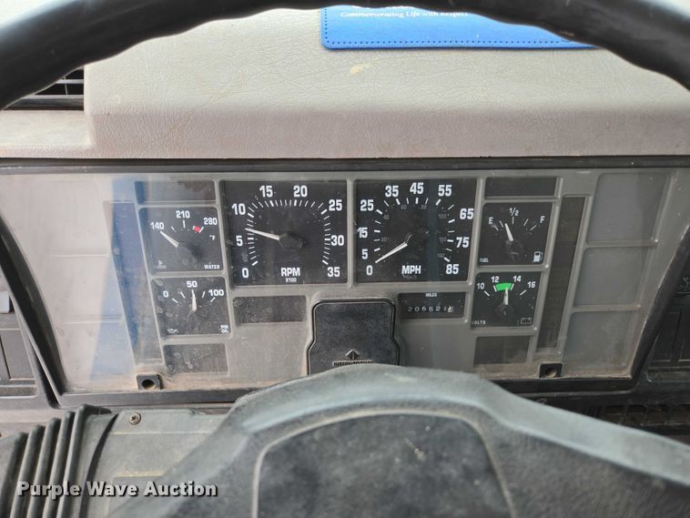 image for item ED2177 2000 International 4700 flatbed truck