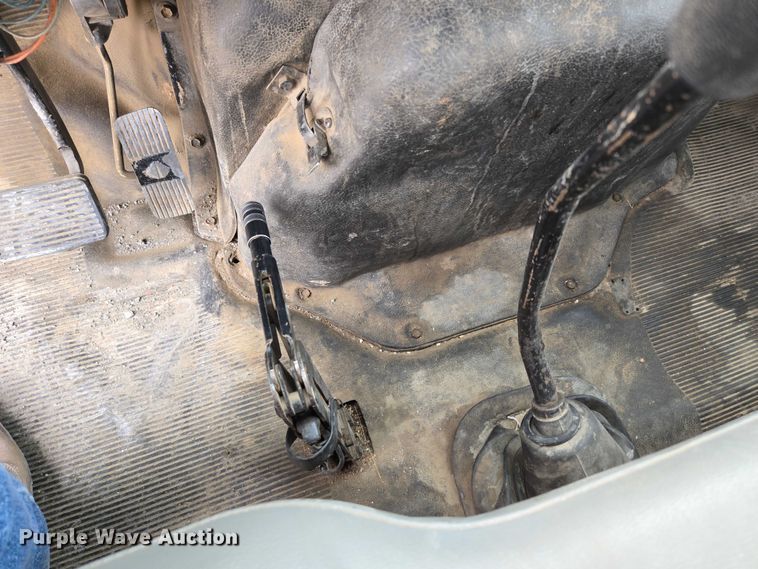 image for item ED2177 2000 International 4700 flatbed truck