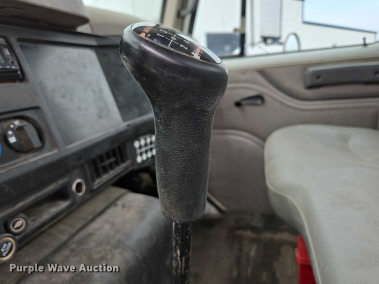 image for item ED2177 2000 International 4700 flatbed truck