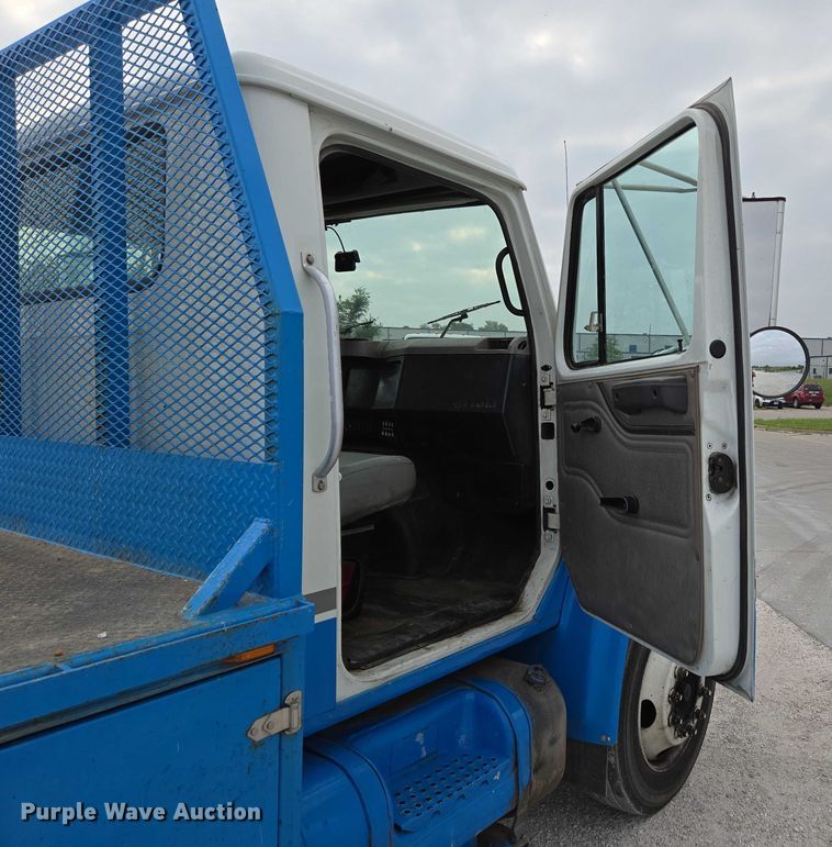 image for item ED2177 2000 International 4700 flatbed truck