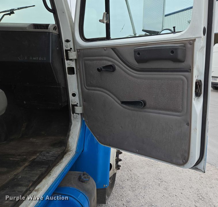 image for item ED2177 2000 International 4700 flatbed truck