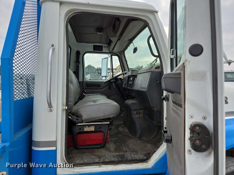 image for item ED2177 2000 International 4700 flatbed truck