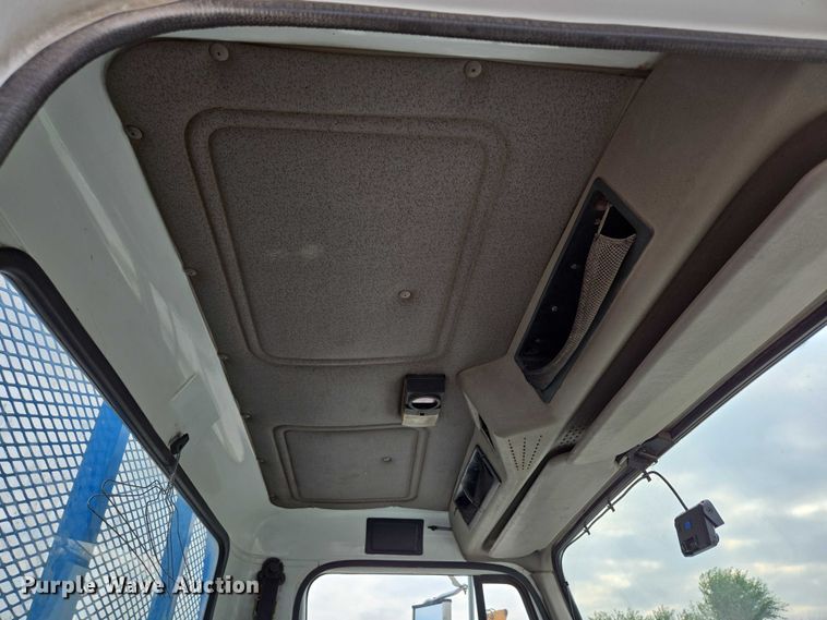 image for item ED2177 2000 International 4700 flatbed truck