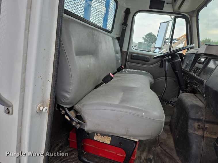 image for item ED2177 2000 International 4700 flatbed truck