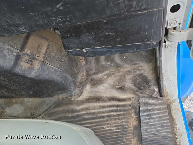 image for item ED2177 2000 International 4700 flatbed truck