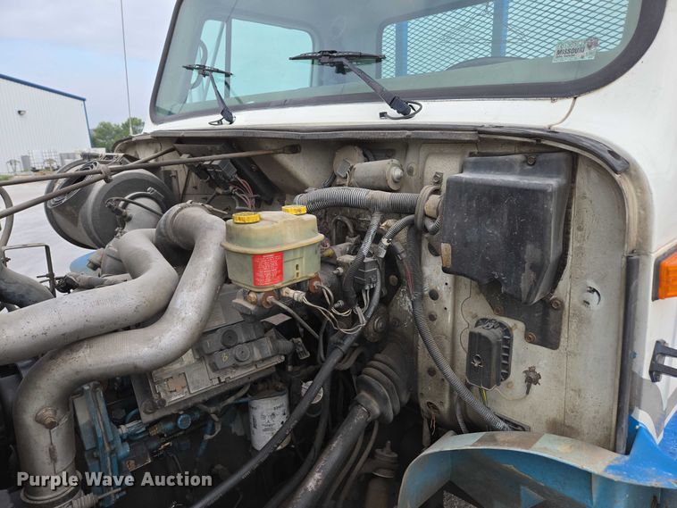 image for item ED2177 2000 International 4700 flatbed truck