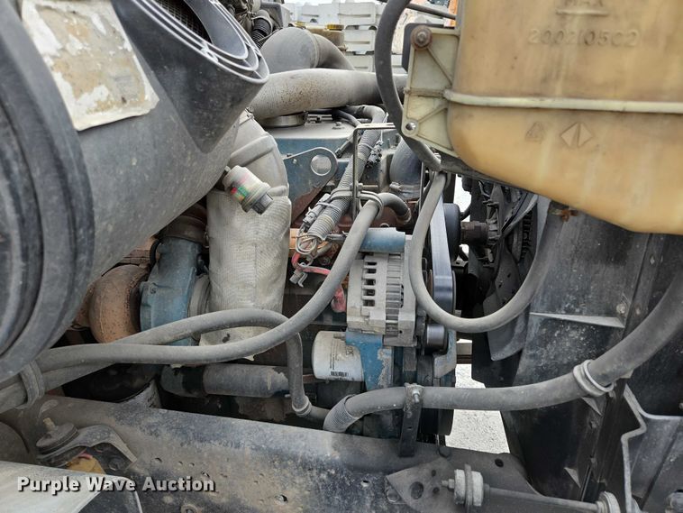 image for item ED2177 2000 International 4700 flatbed truck