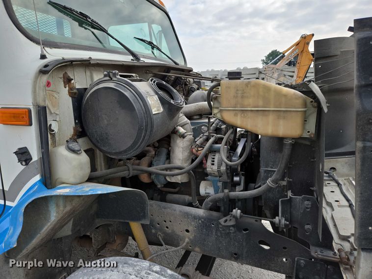 image for item ED2177 2000 International 4700 flatbed truck