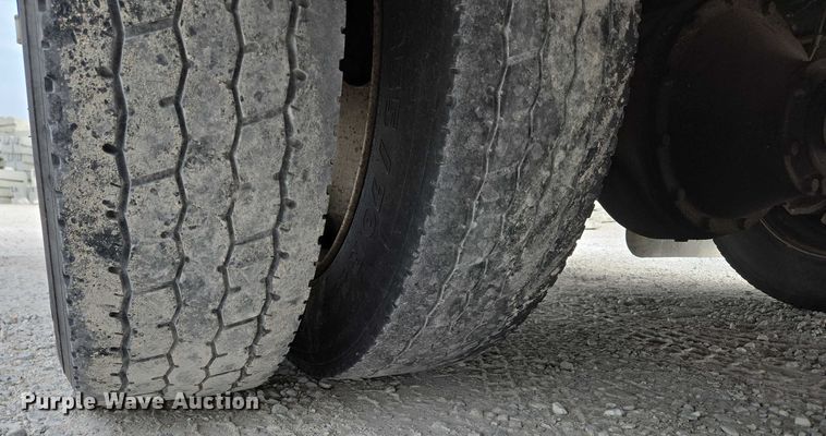 image for item ED2177 2000 International 4700 flatbed truck