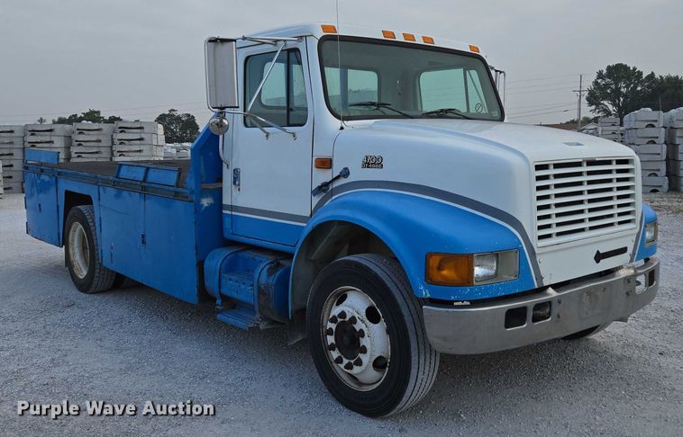 image for item ED2178 2000 International 4700 flatbed truck