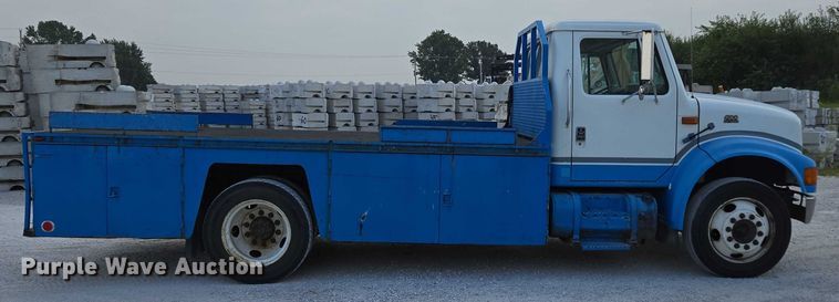image for item ED2178 2000 International 4700 flatbed truck