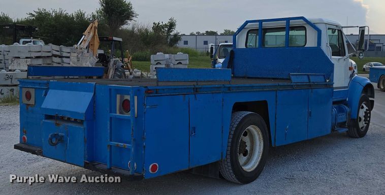 image for item ED2178 2000 International 4700 flatbed truck
