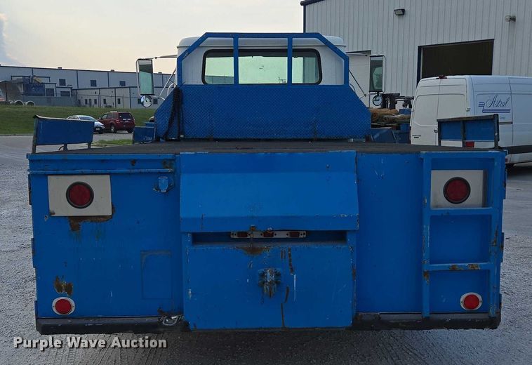 image for item ED2178 2000 International 4700 flatbed truck