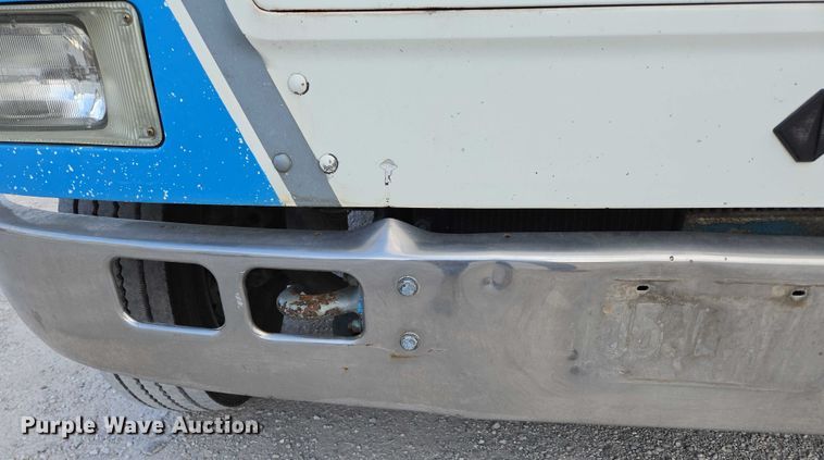 image for item ED2178 2000 International 4700 flatbed truck