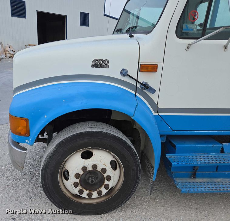 image for item ED2178 2000 International 4700 flatbed truck