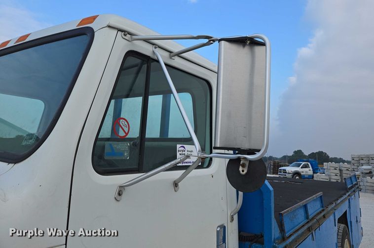 image for item ED2178 2000 International 4700 flatbed truck