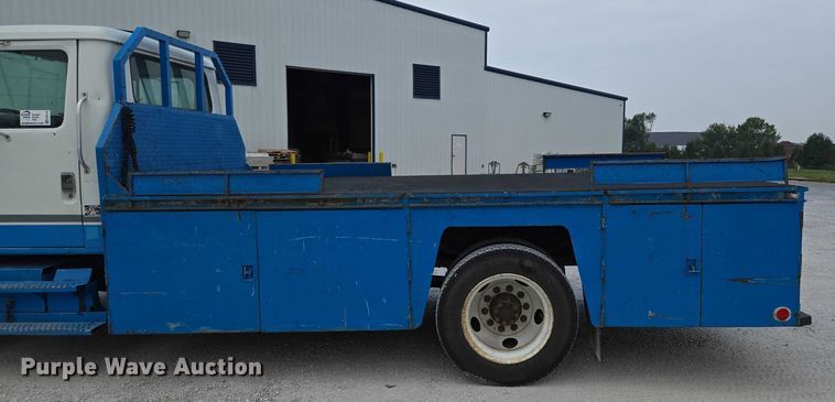 image for item ED2178 2000 International 4700 flatbed truck