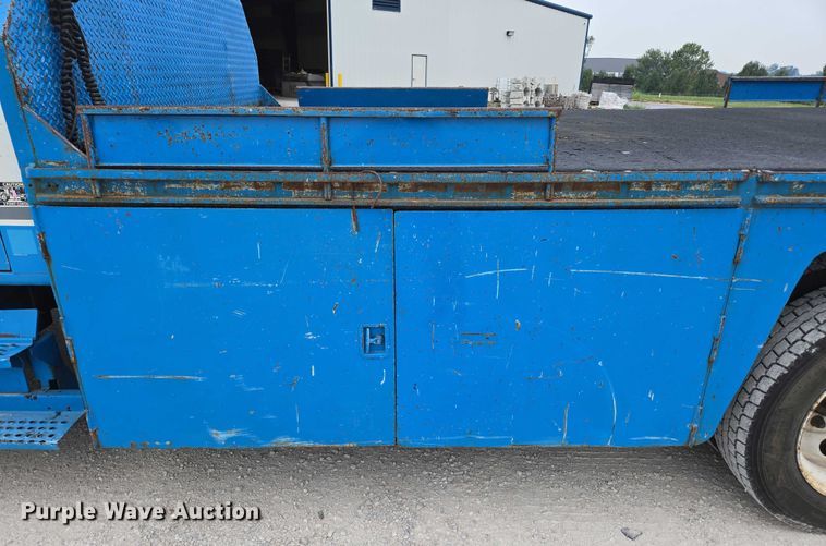 image for item ED2178 2000 International 4700 flatbed truck