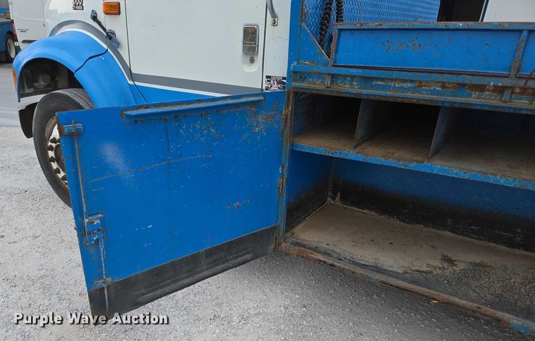 image for item ED2178 2000 International 4700 flatbed truck