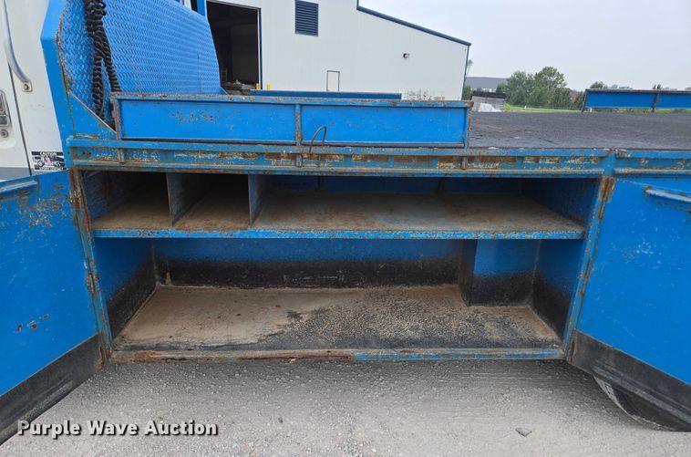 image for item ED2178 2000 International 4700 flatbed truck