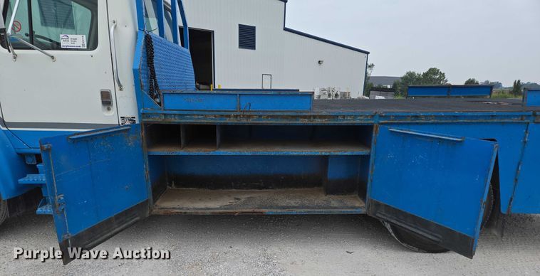 image for item ED2178 2000 International 4700 flatbed truck