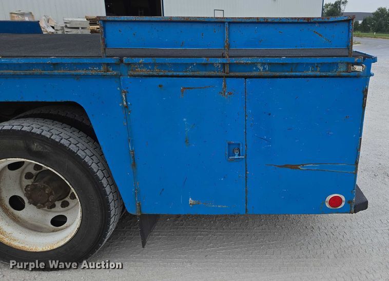 image for item ED2178 2000 International 4700 flatbed truck