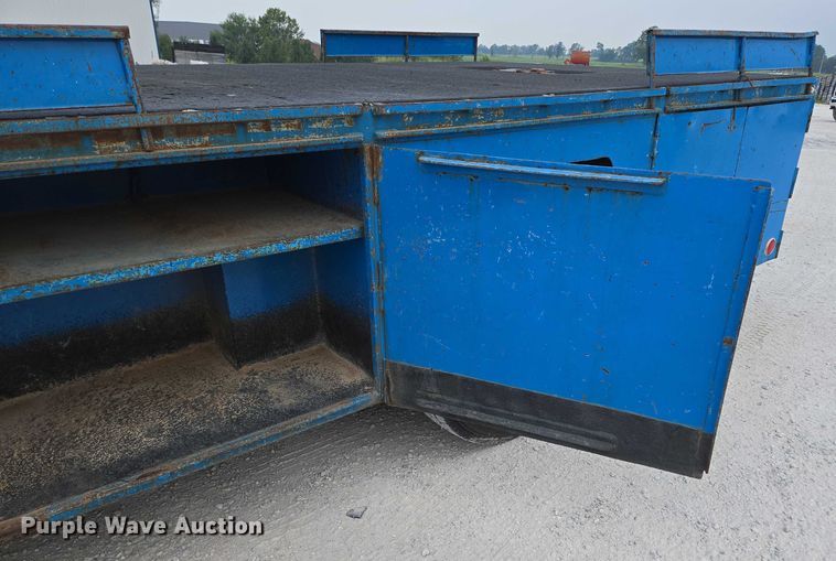 image for item ED2178 2000 International 4700 flatbed truck