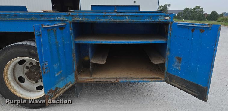 image for item ED2178 2000 International 4700 flatbed truck