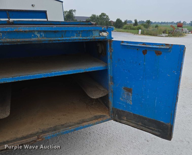 image for item ED2178 2000 International 4700 flatbed truck